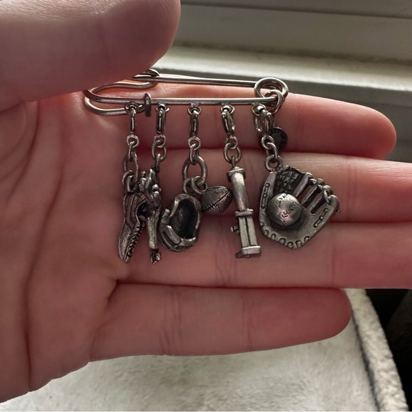 High IntenCity Charm It Sports Charm Safety Pin Brooch Athletic Collectible - Picture 3 of 3